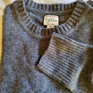 J. CREW Gray Crewneck Sweater with Ribbed Neckline and Cuffs - M